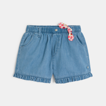 شورت أزرق من قماش التنسل، والجزء السفلي به كشكشة